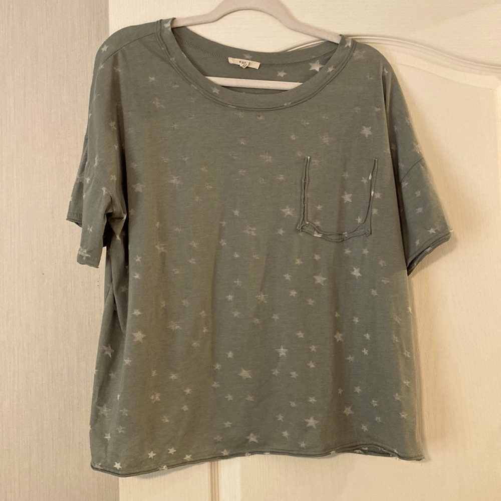 Oversized green star top